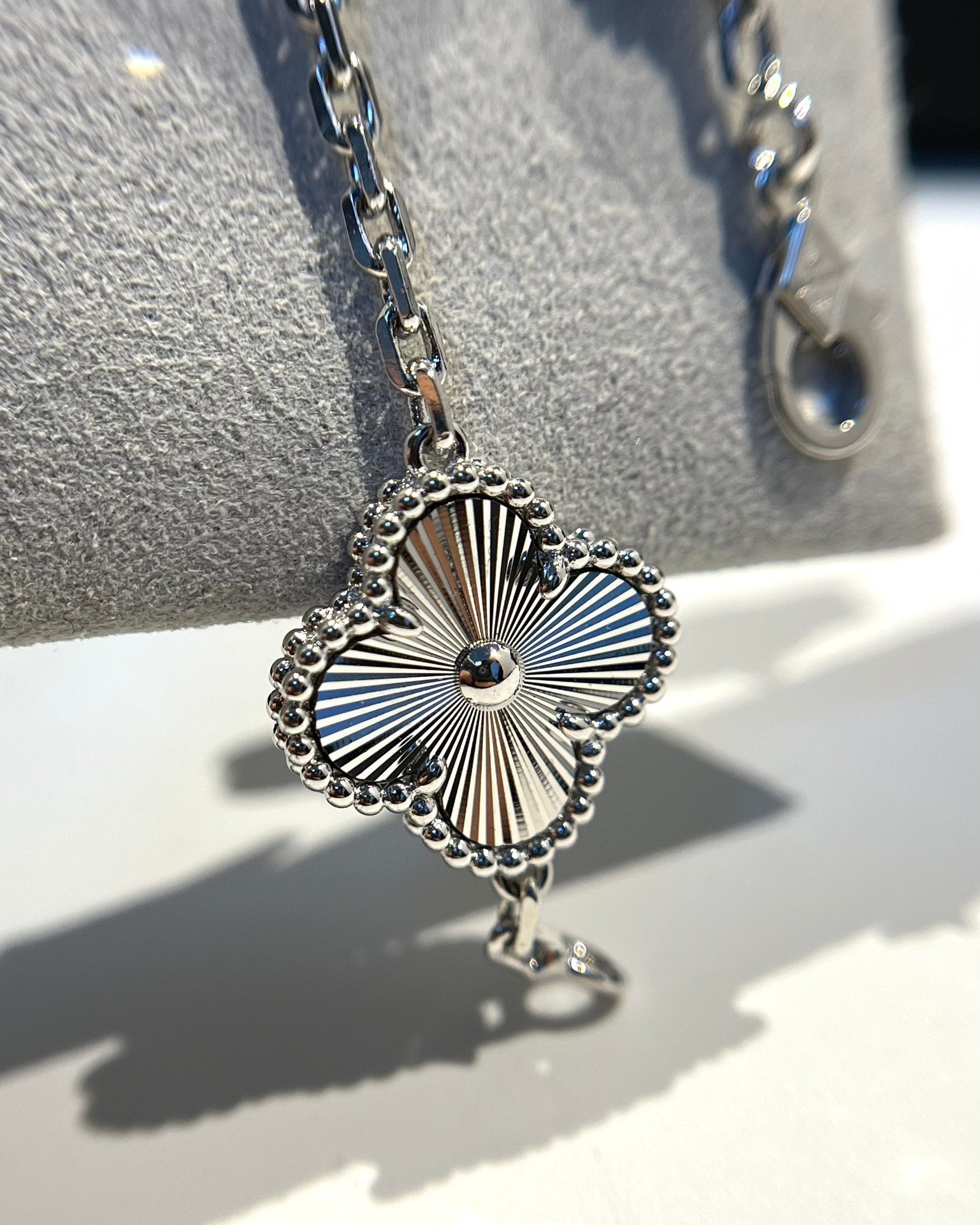 [Twinkle jewelry]New  CLOVER 5 MOTIF LASER BRACELET COLLECTION