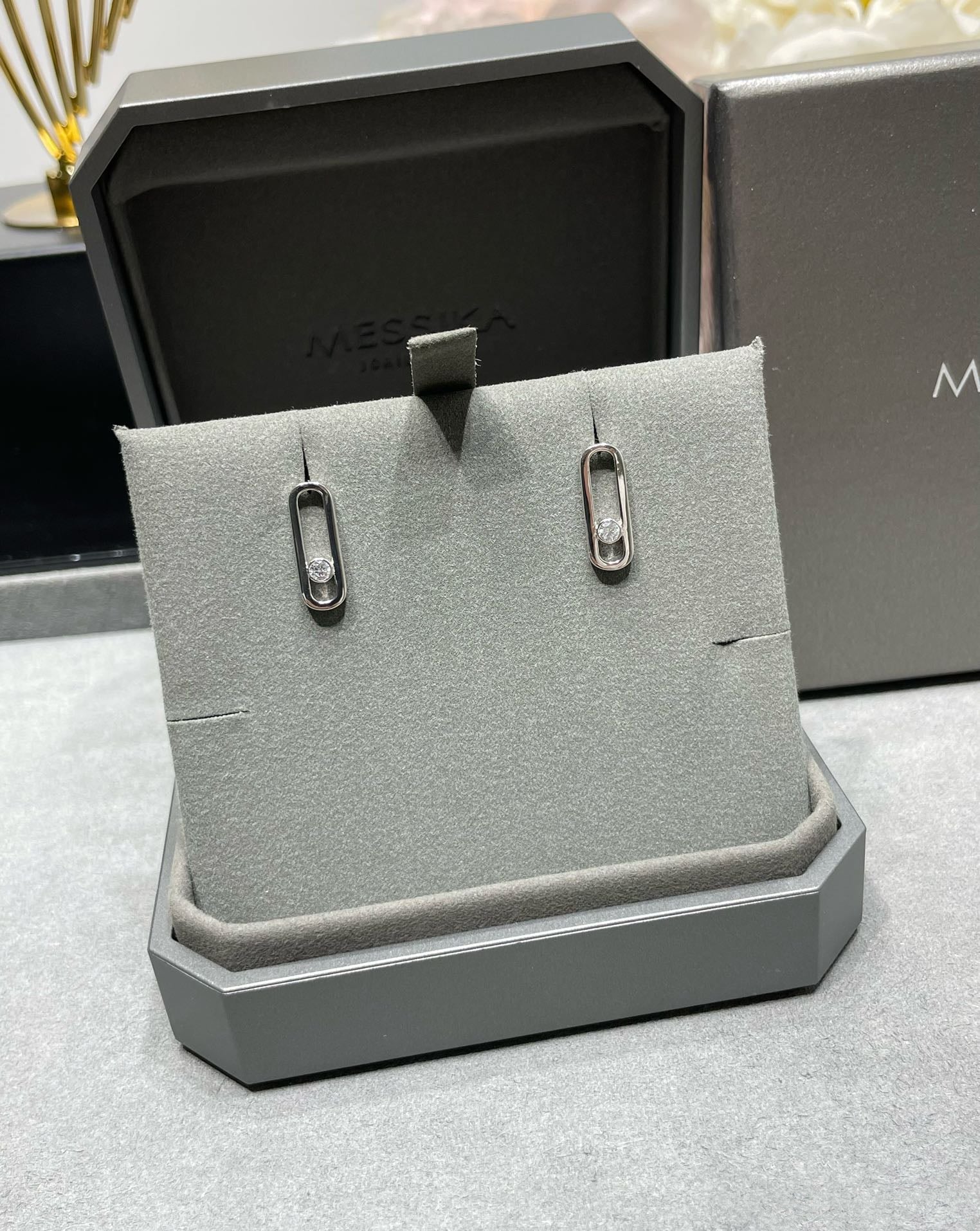 [Twinkle ]MOVE UNO SMALL 1 DIAMOND EARRINGS