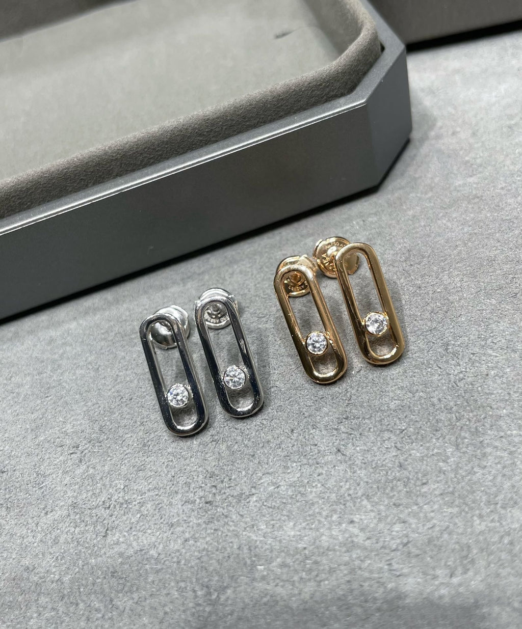 [Twinkle ]MOVE UNO SMALL 1 DIAMOND EARRINGS